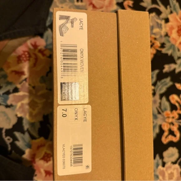 Elegant Black Platform Sandals - Picture 6 of 7